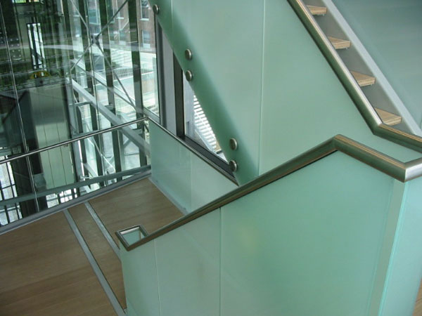 Safety Level glasbalustrades - TransLevelTwo - Pink Roccade te Zoetermeer