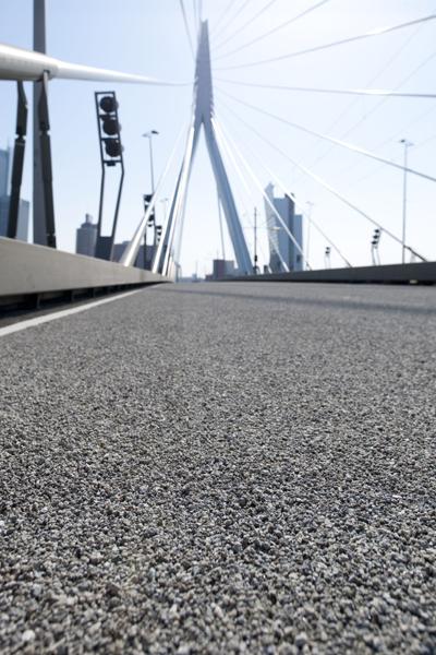 Bolidt - nieuwe slijtlaag Erasmusbrug Bolidt - nieuwe slijtlaag Erasmusbrug
