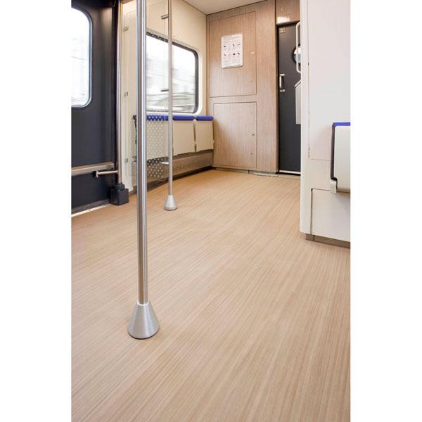 Duurzaam Artoleum Striato van Forbo Flooring in hal Duurzaam Artoleum Striato van Forbo Flooring in hal