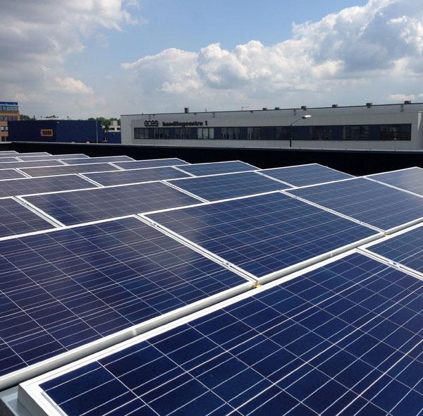 Een ENERGIEDAK van Leven op Daken, kristallijn PV zonnepanelen