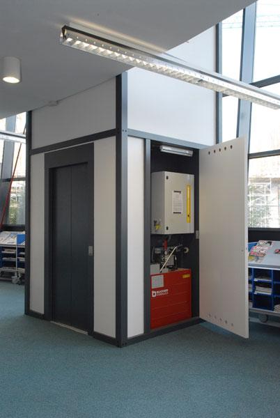 Hydraulische rugzaklift Bibliotheek Voorhout