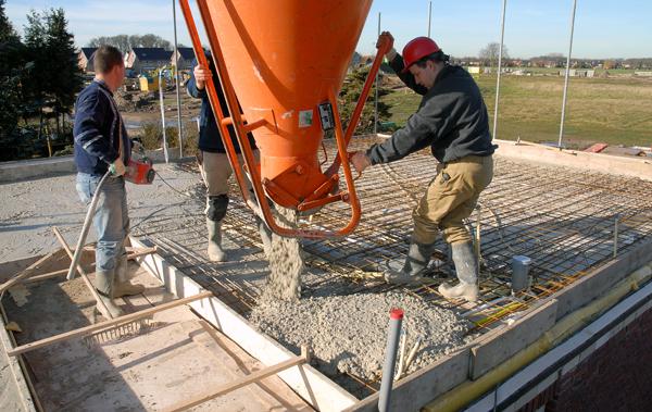 Olbecon breedplaat storten met kubel