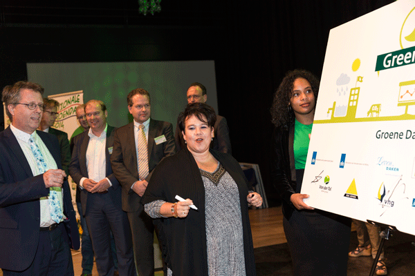 Ondertekening Green Deal - staatssecretaris Sharon Dijksma Ondertekening Green Deal - staatssecretaris Sharon Dijksma