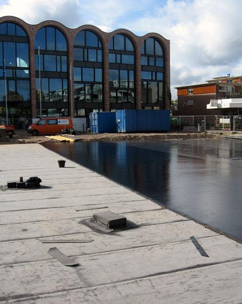 Een PARKEERDAK van Leven op Daken, gietasfalt