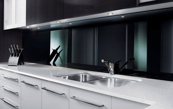 PyraSied Lustrolite® naadloze wandafwerking achterwand keuken carbon PyraSied Lustrolite® naadloze wandafwerking achterwand keuken carbon