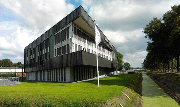 Roelof van Echtencollege Hoogeveen met RHEINZINK prePATINA graphite-grey felsgevel Roelof van Echtencollege Hoogeveen met RHEINZINK prePATINA graphite-grey felsgevel