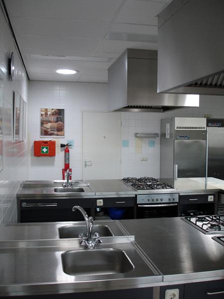 Solatube 290 DS daglichtbuis in school keuken Solatube 290 DS daglichtbuis in school keuken