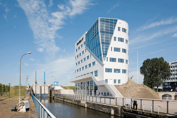 Project Noorderpoort college Delfzijl (bron AGROB BUCHTAL) fotograaf Marcel van der Burg Project Noorderpoort college Delfzijl (bron AGROB BUCHTAL) fotograaf Marcel van der Burg