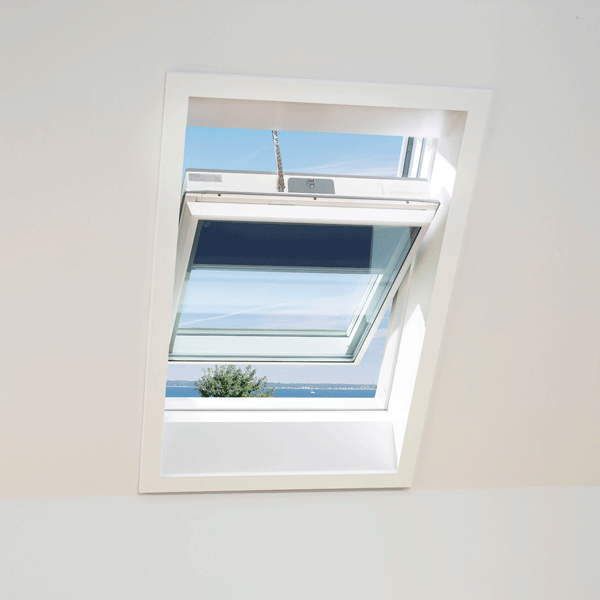 VELUX Passiefhuis dakraam met verduisterend rolgordijn VELUX Passiefhuis dakraam met verduisterend rolgordijn