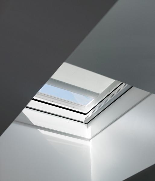 Velux buitenzonwering op zonne-energie lichtkoepel binnenzijde Velux buitenzonwering op zonne-energie lichtkoepel binnenzijde