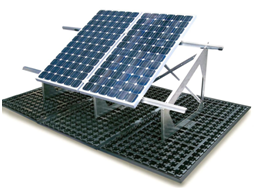 Op de ZinCo Solar-Basis® SB 200 in de systeemopbouw "Energiedak" is naast het monteren van zonnepanelen ook dakbegroeiing mogelijk, die als statische ballast fungeert. Op de ZinCo Solar-Basis® SB 200 in de systeemopbouw "Energiedak" is naast het monteren van zonnepanelen ook dakbegroeiing mogelijk, die als statische ballast fungeert.