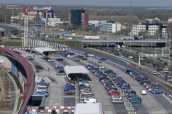 Zoontjens Pardak 110, grote tegels voor parkeerdaken - The Wall, Utrecht