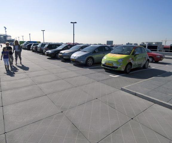 Zoontjens Pardak 110, grote tegels voor parkeerdaken - The Wall, Utrecht