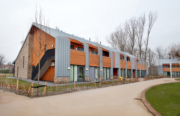 Zorgcentrum te Leidschendam - Aluform felsdak, felsgevel FALZRIPP