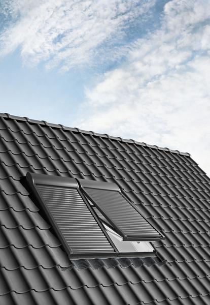 VELUX basic kanteldakraam met rolluik VELUX basic kanteldakraam met rolluik