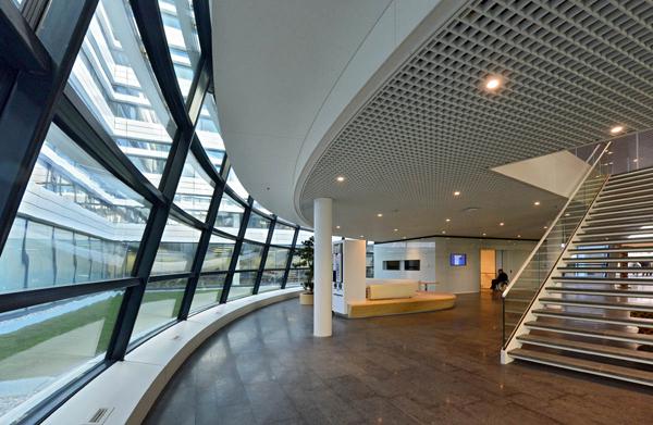 Interieur provinciehuis BRS Groep triple isolatieglas Interieur provinciehuis BRS Groep triple isolatieglas