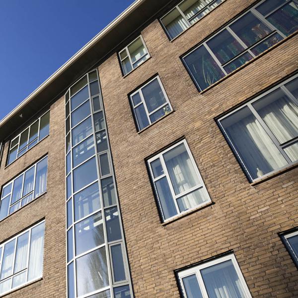 Koningsvrouwen van Landlust Amsterdam, gevelfabrikant de Groot en Visser