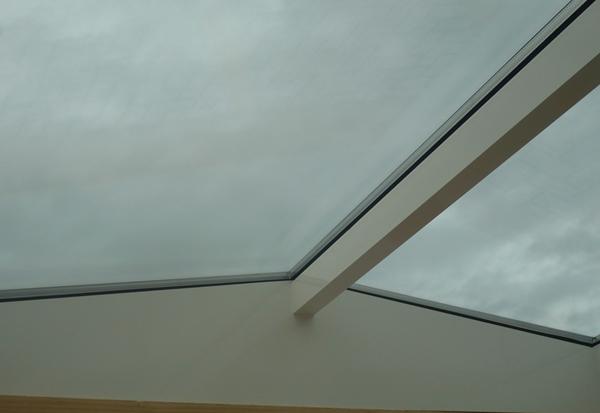 Vlakkelichtkoepel zadeldak interieur Vlakkelichtkoepel zadeldak interieur
