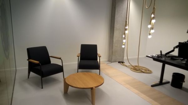 Periplan White egalisatievloer in betonlook, kantoorgebouw De Rotterdam