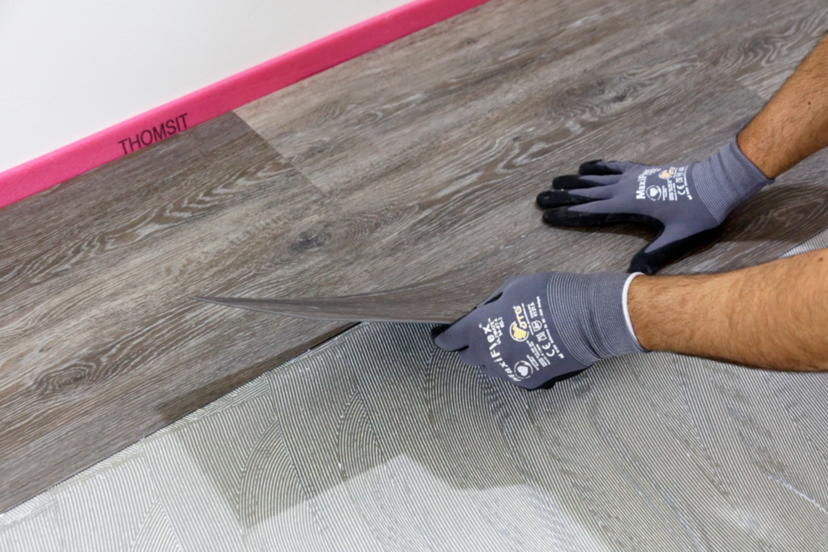_MG_5905_DxO+Thomsit+LVT+kleben+.png