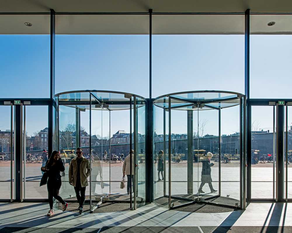 Crystal Tourniket Boon Edam Transparante draaideuren glazengebouw
