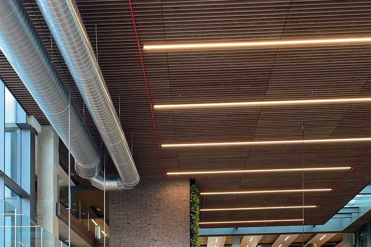 Klimaatplafond in combinatie met massief hout