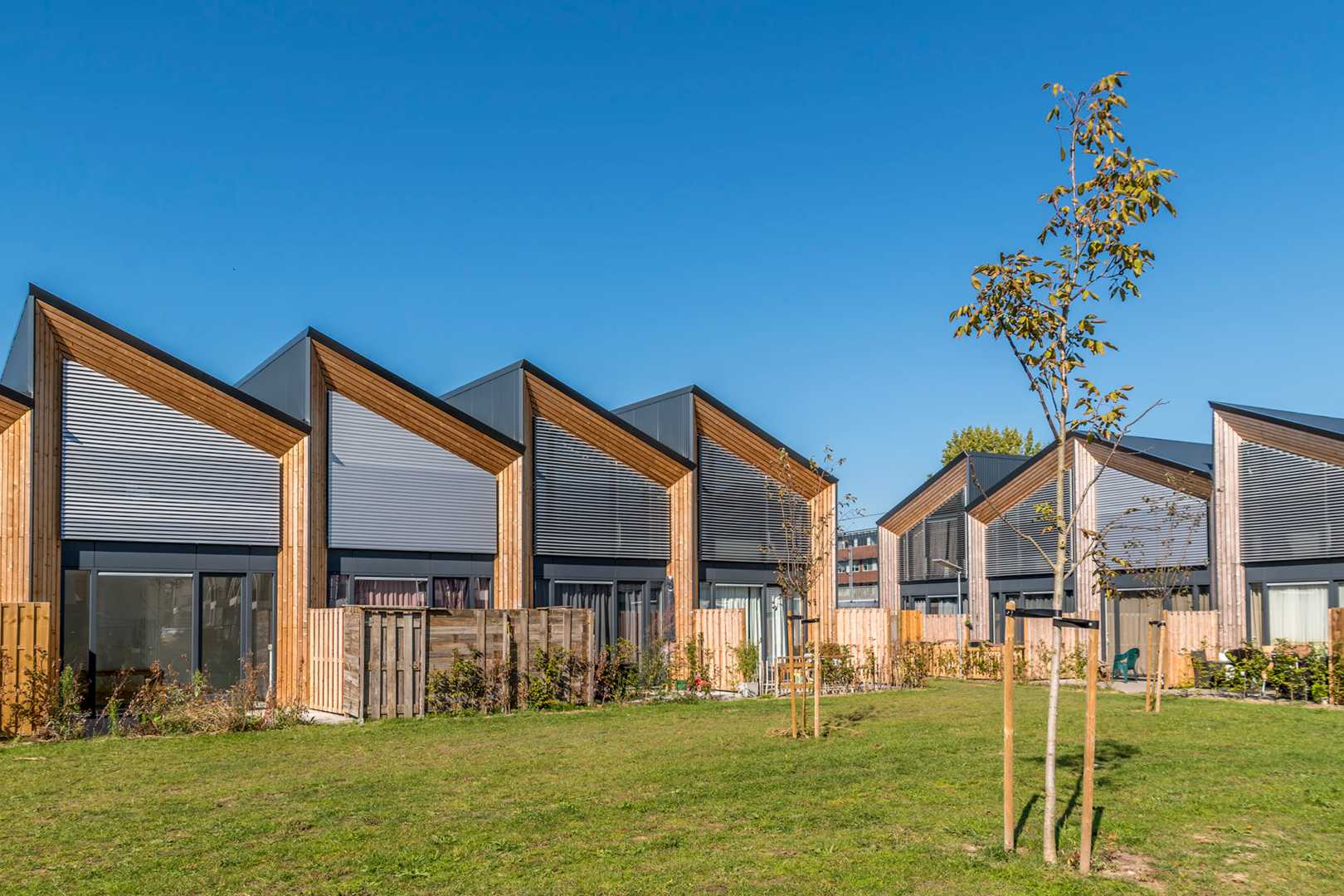 SUNSHIELD - 1805066 - Multiple shapes, 75E Louver, 25 Homes, Houten, NL.jpg