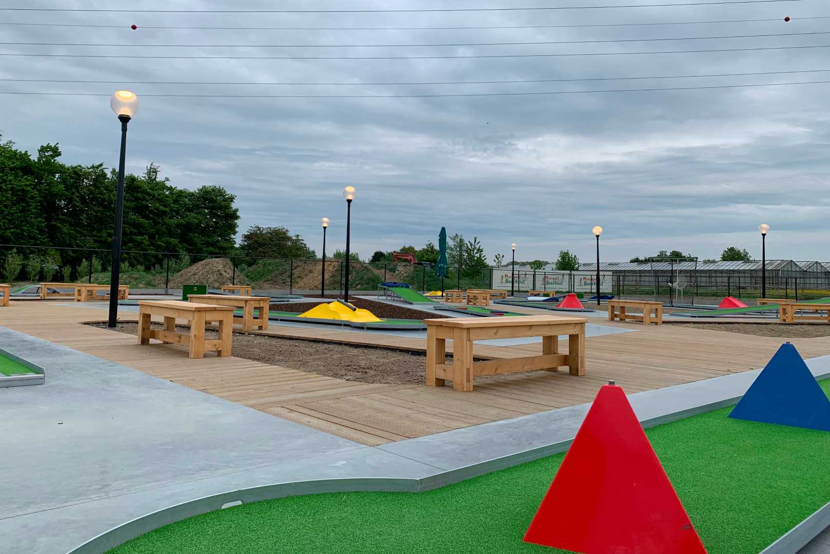 Composiet lichtmast van Formenta Composiet lichtmast op midgetgolfbaan