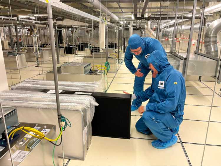 Foto_2_Filter_fan_units_Clean_Room.jpeg