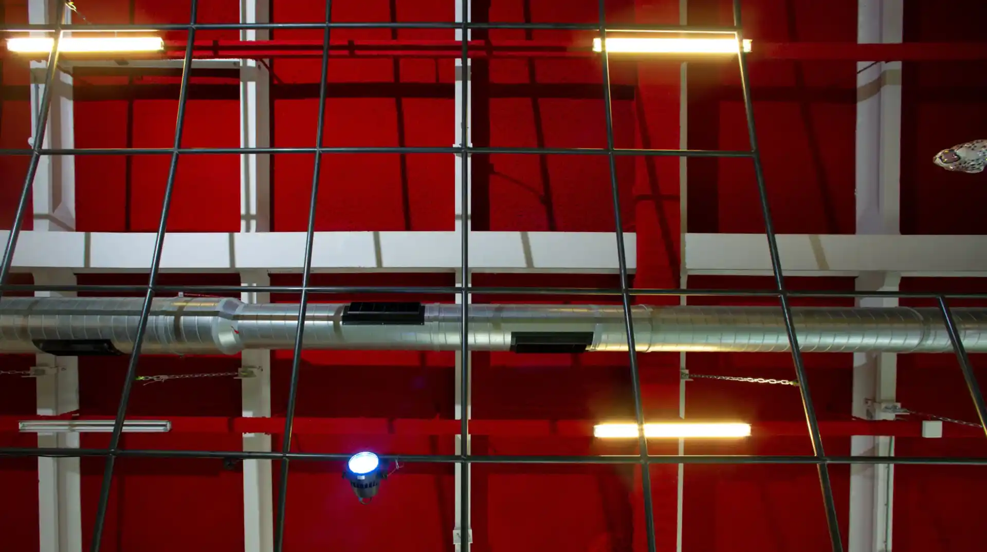 Acomo Style Rood plafond met buizen
