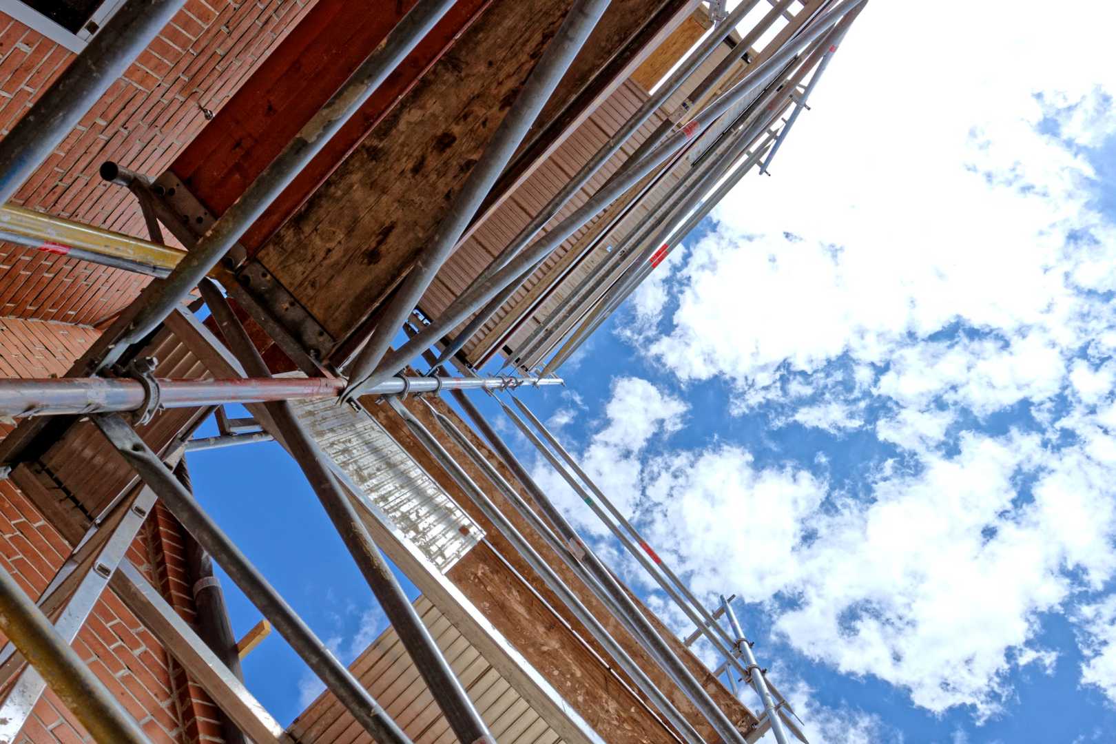 scaffolding-7216109_1920 (1).jpg