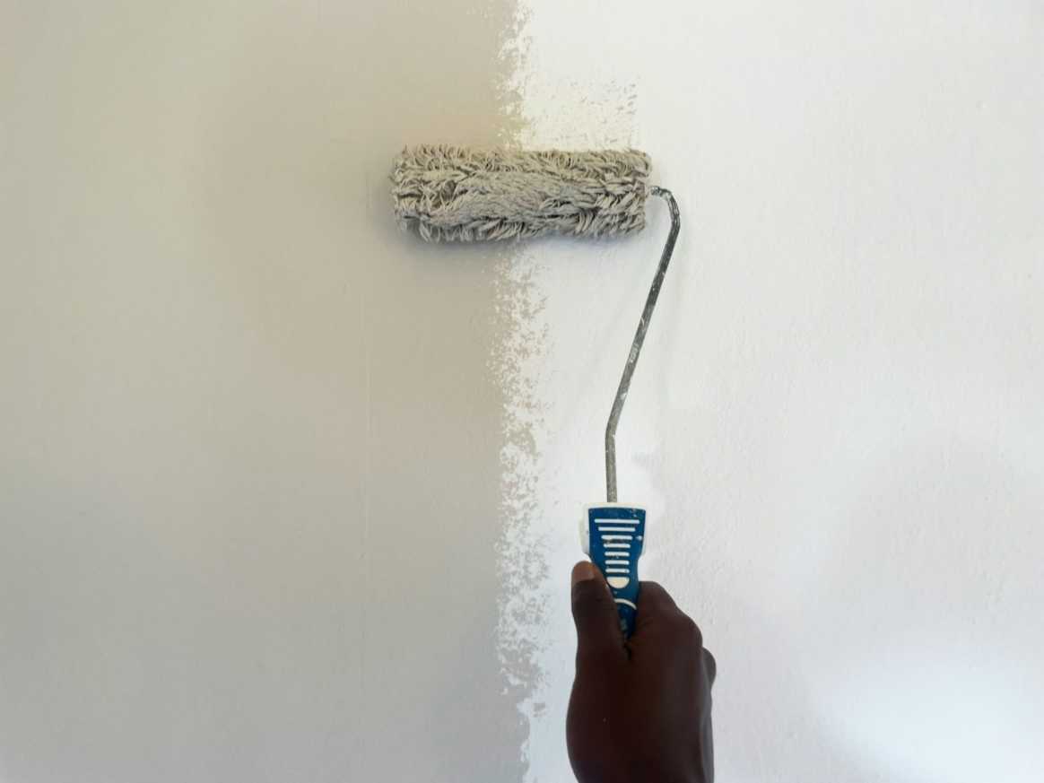 10-1.jpg Binnenschilderwerk is een van de meest populaire doe-het-zelfklussen. Met een likje verf geef je iedere kamer een frisse en nieuwe uitstraling. Maar als beginner kan schilderen soms best een uitdaging zijn. Maak je geen zorgen: met behulp van de onderstaa