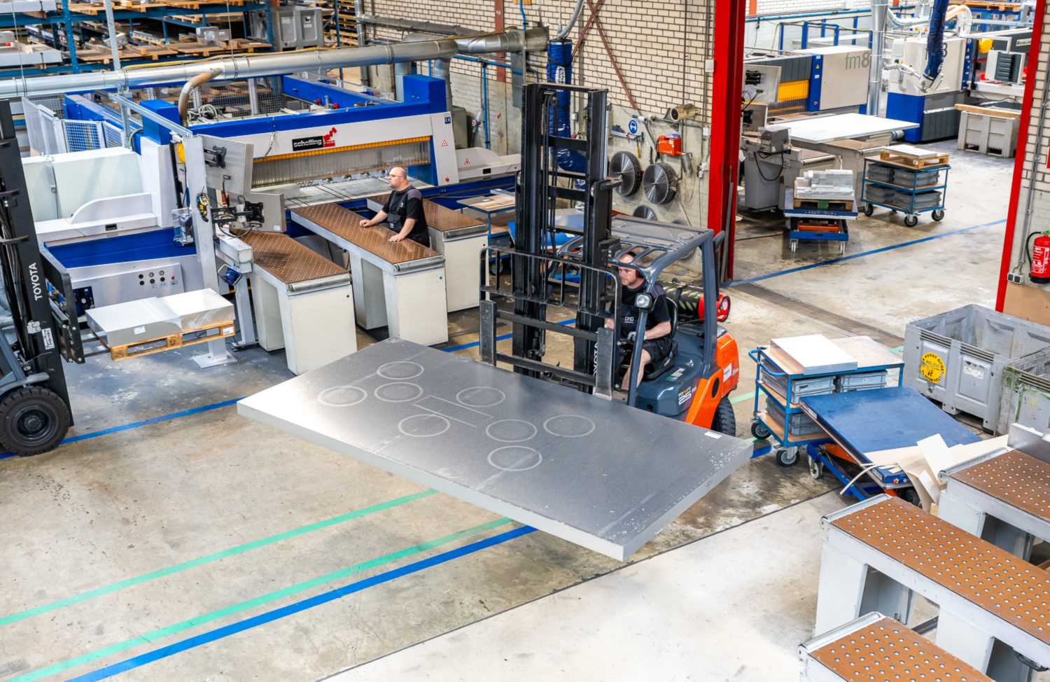 nbd-online.jpg Aluminium speelt een steeds prominentere rol in de bouwsector. Door zijn unieke eigenschappen wordt het materiaal ingezet in uiteenlopende toepassingen, van gevelbekleding tot modulaire bouwsystemen.
