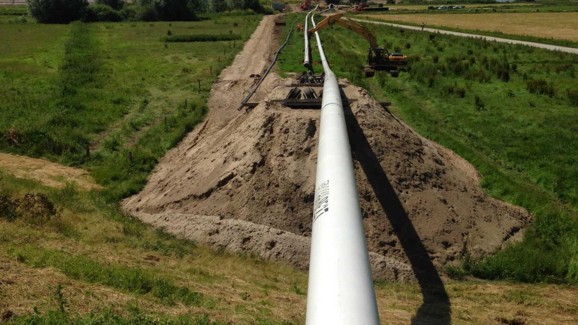 warmte.jpg Voor netbeheerders spelen warmtenetten een belangrijke rol omdat ze de warmtevoorziening verduurzamen zonder het elektriciteitsnet te belasten. Uit recent onderzoek van CE Delft blijkt namelijk dat warmtepompen het elektriciteitsgebruik verhogen met 6 pet