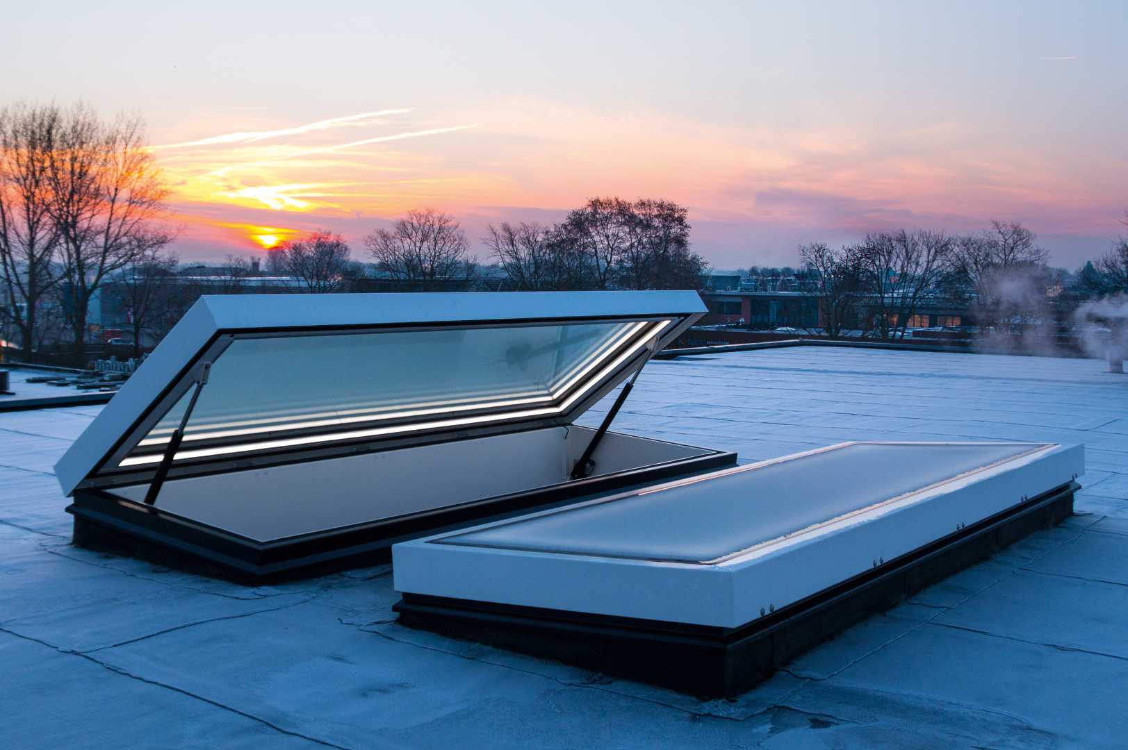 Glazen dakluik van Gorter - open Glazen dakluik zorgt voor veel lichtinval en ventilatie
