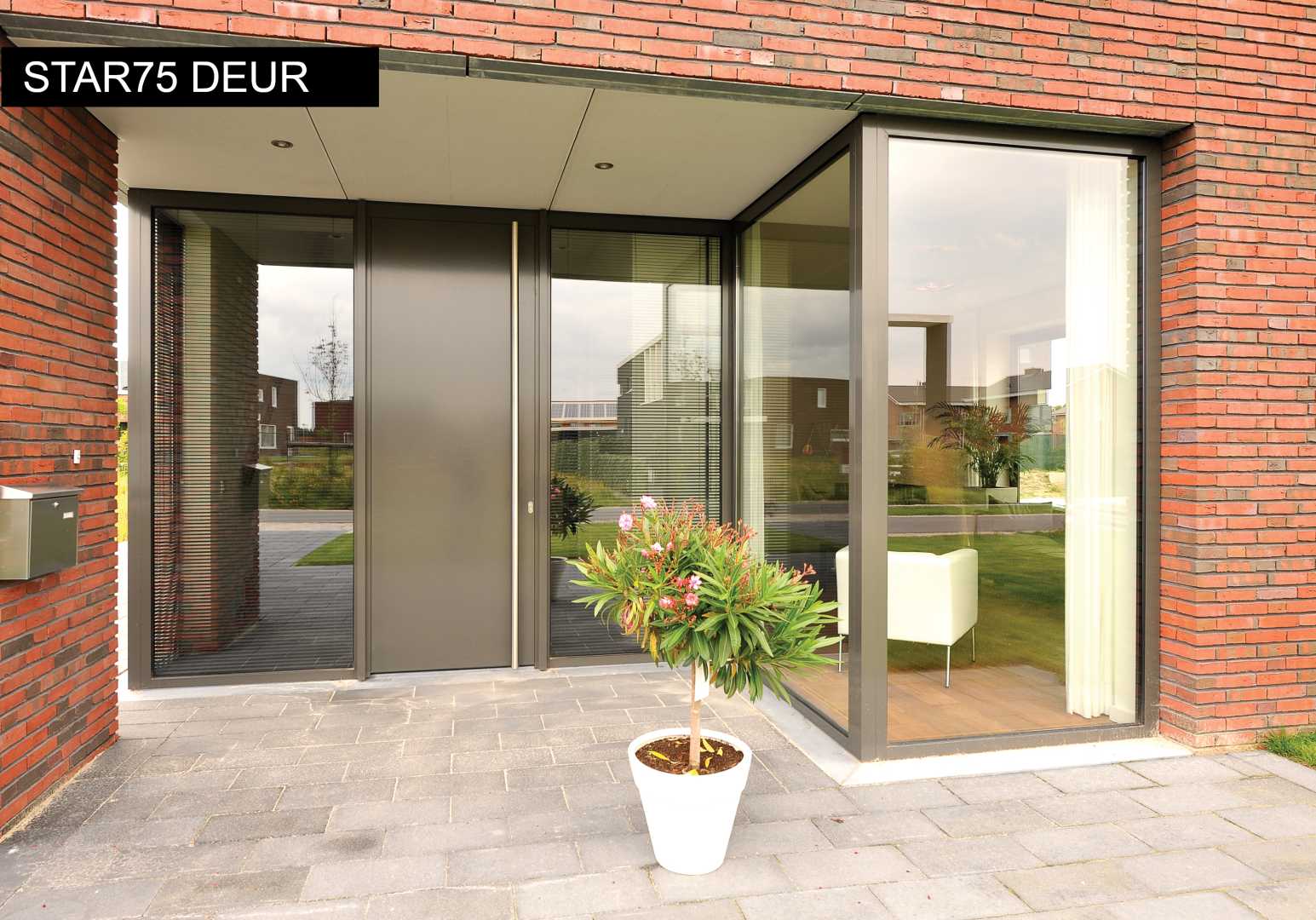 Holonite Star 75 voordeur aluminium kozijnen met voordeur