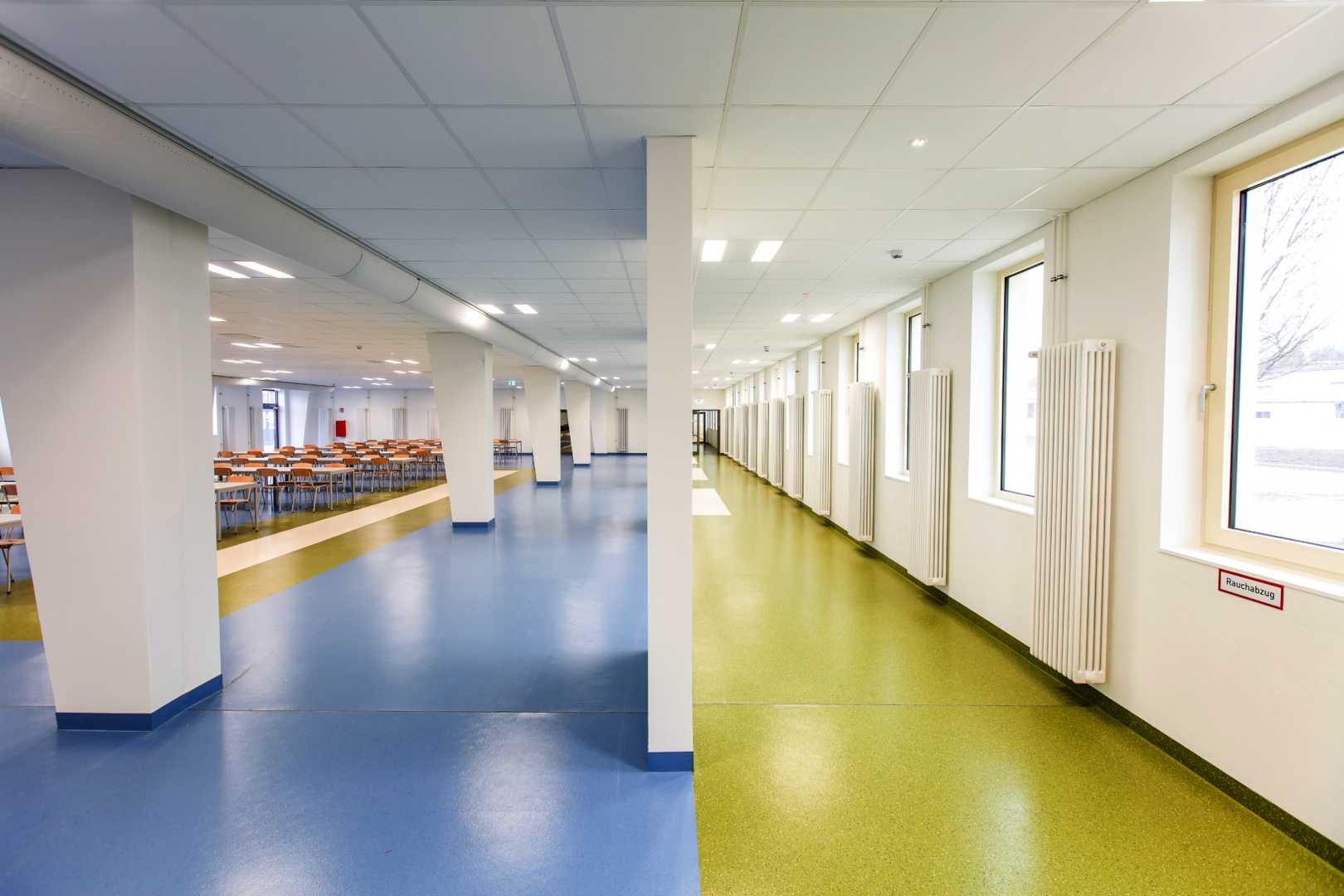 KCS AMF Topiq - ©Frederic Schweizer Schoolgang met plafondplaten