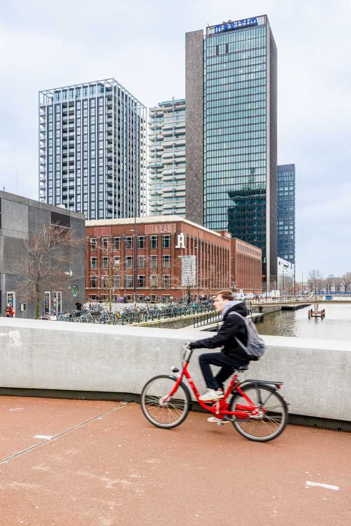 Schindler Liften in Yvie (Y-Towers) Amsterdam Kantoorgebouw in Amsterdam