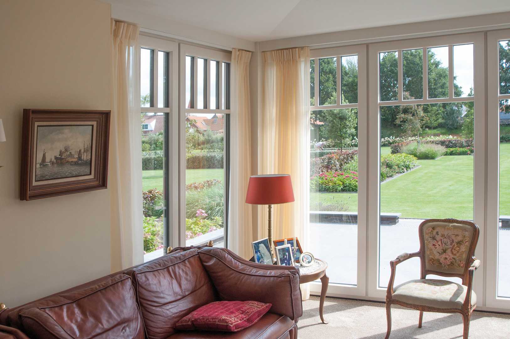VEKA AG, Softline 82 NL Kunststof kozijnen vanuit woonkamer