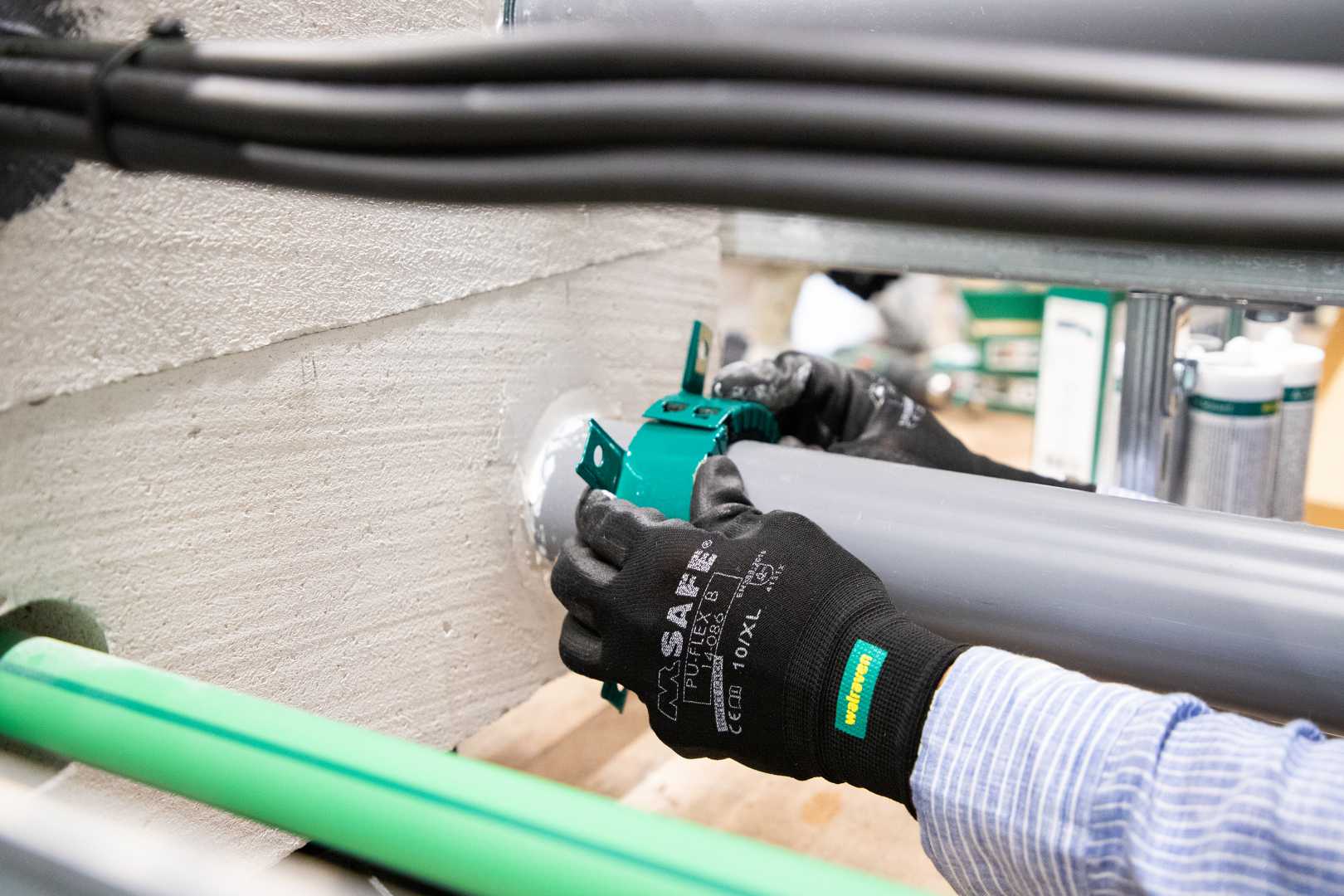 Training Brandwerende constructie Machet aanbrengen om een pijp