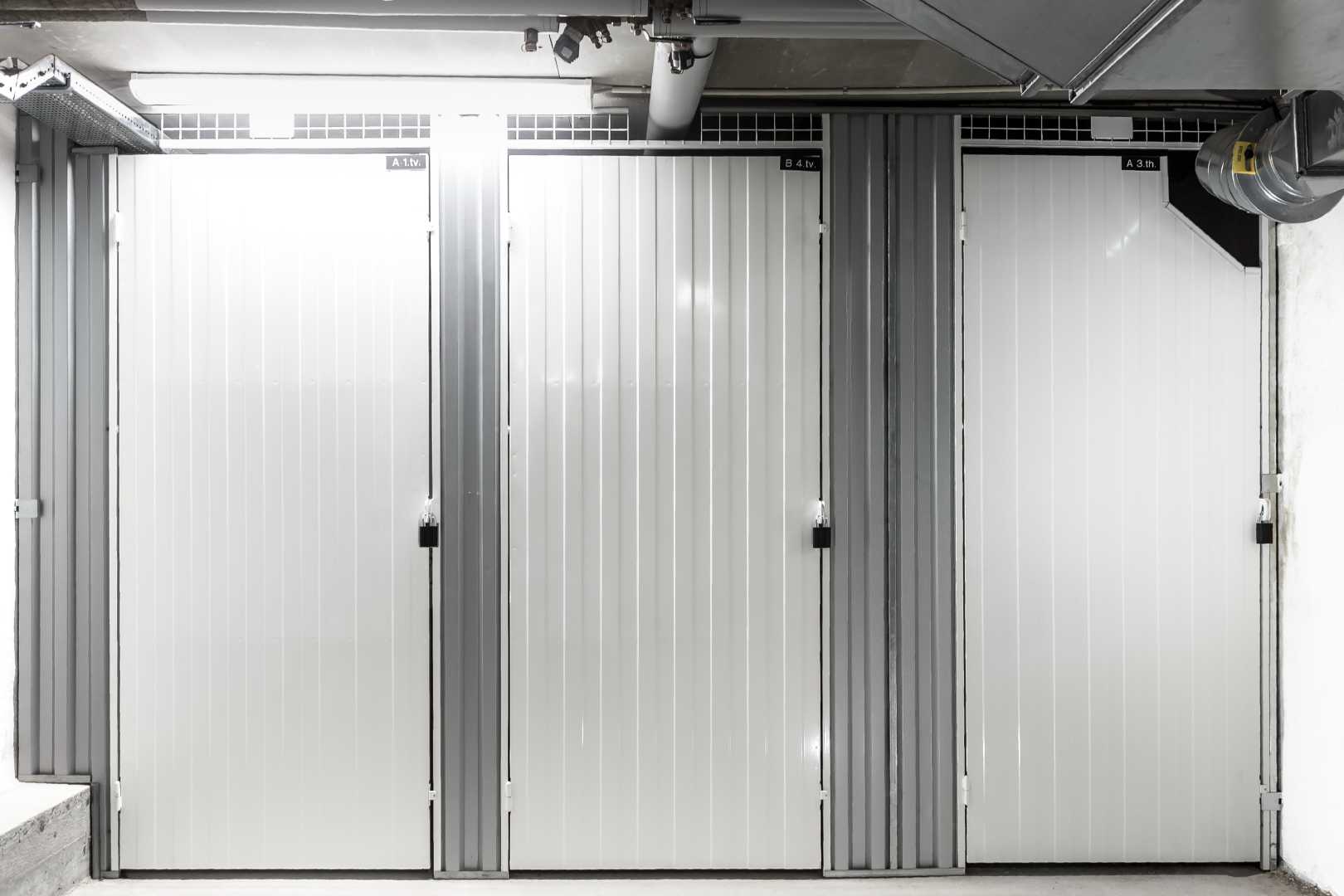 Troax deur URSP Kelderboxen met ondoorzichtige deuren