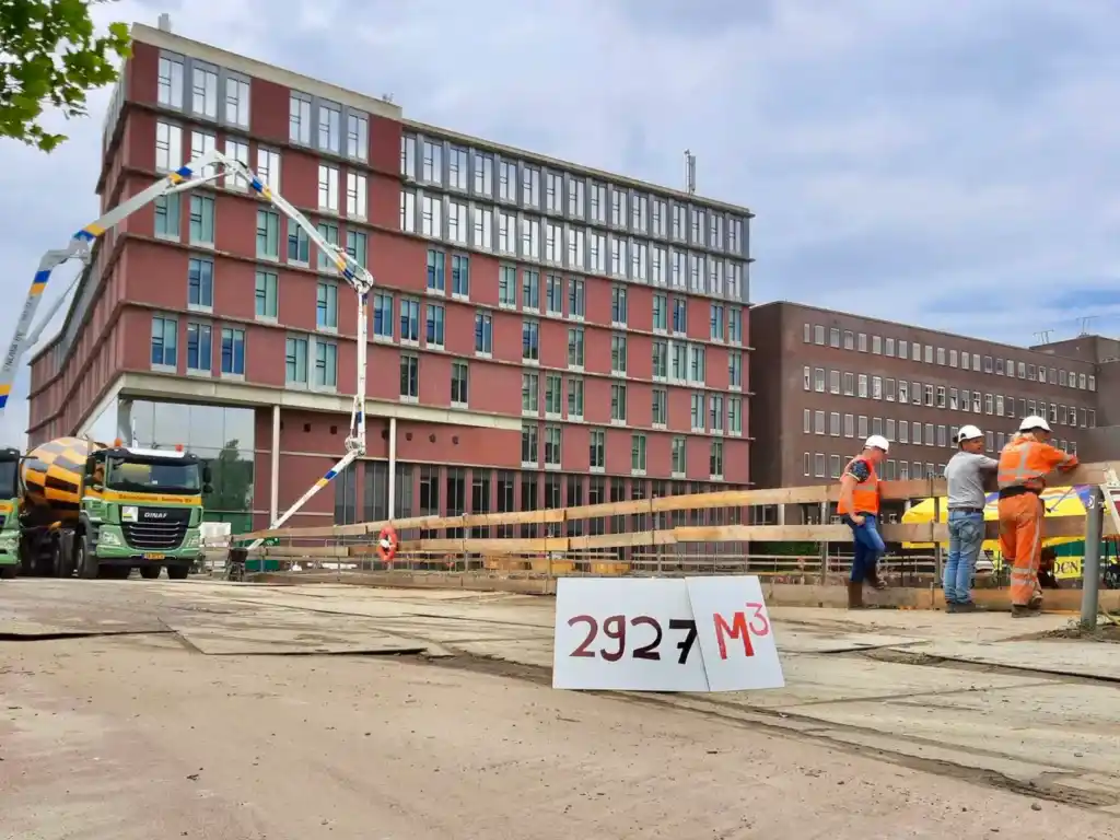 2927 m3 bouwplaats met bord 2927 m3