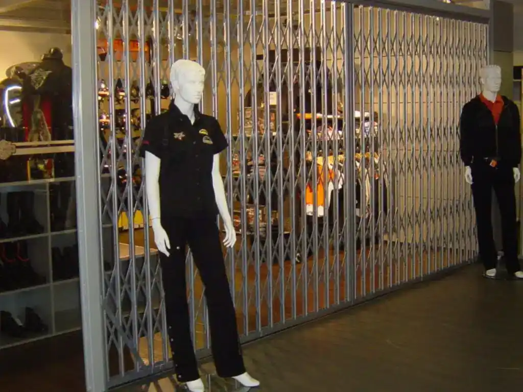 Schaarhek elegant schaarhek achter paspoppen