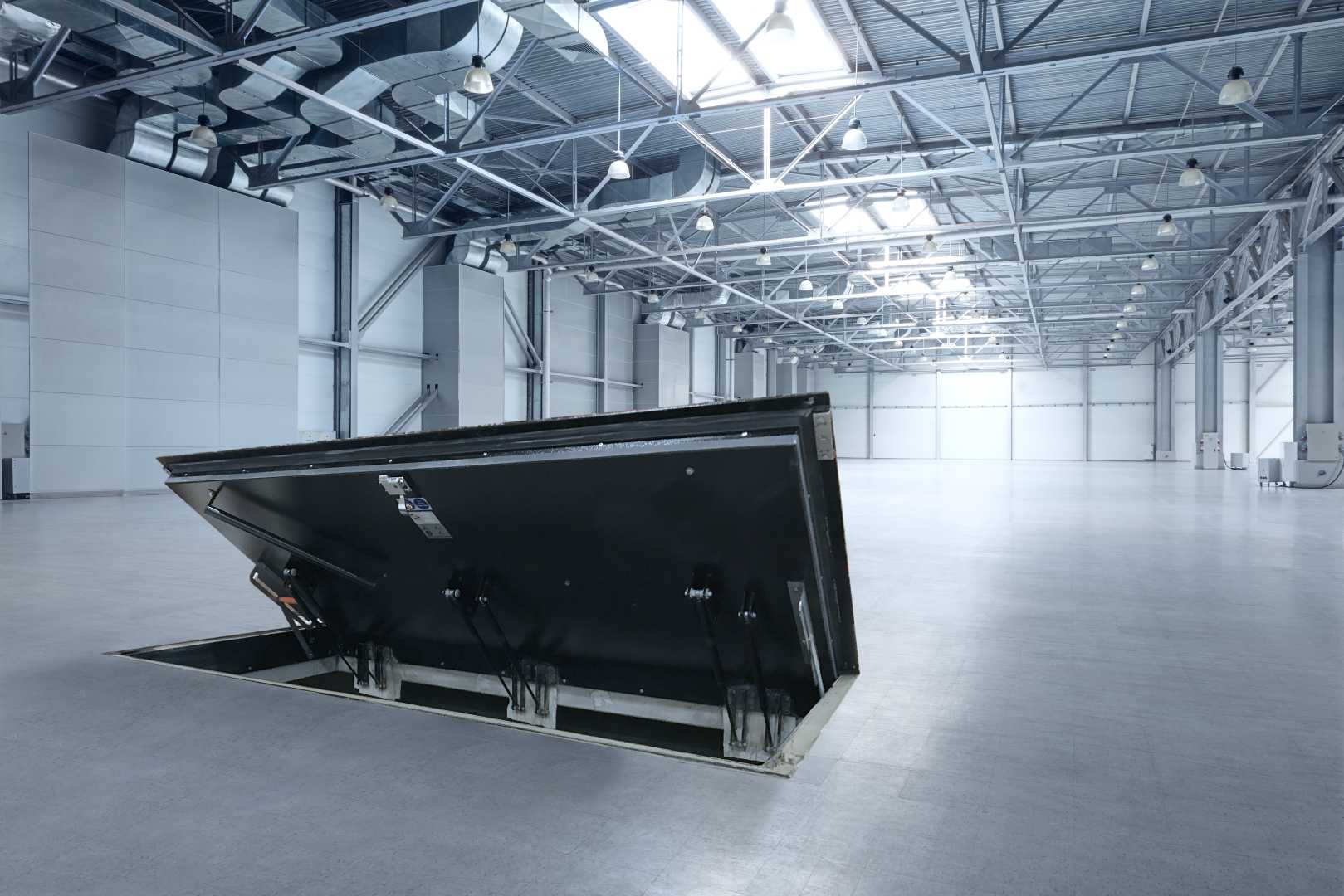 vloerluik in fabriekshal vloerluik in fabriekshal