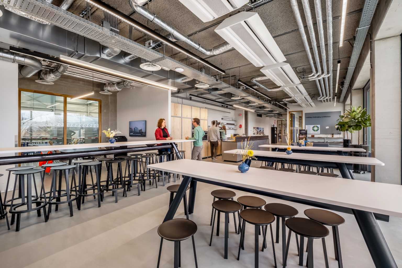 Sonaspray® ECO aan in een dikte van 25 mm bedrijfsrestaurant met krukken