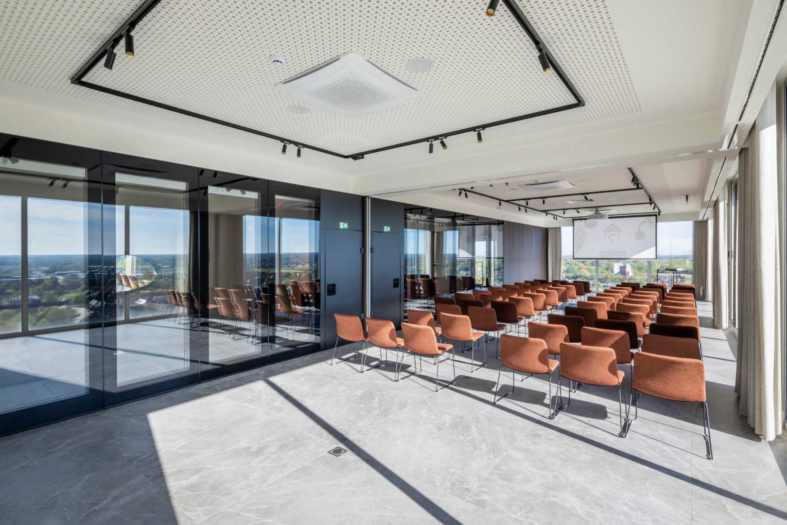 Presentatieruimte met glazen wanden Presentatieruimte met glazen wanden