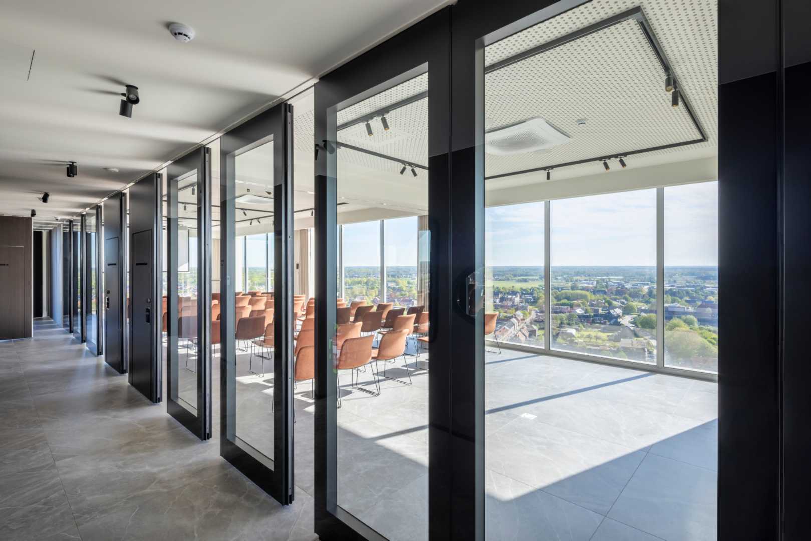 Verplaatsbare wanden bij een presentatieruimte Verplaatsbare wanden bij een presentatieruimte