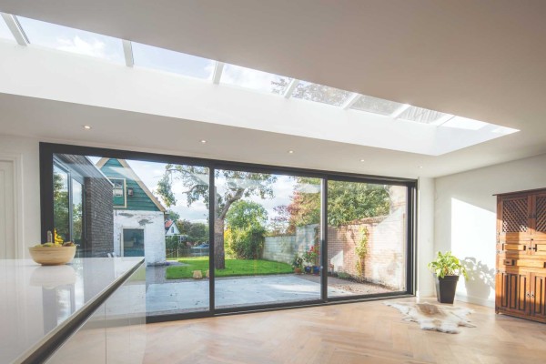 Aliplast Aluminium Systems N.V. | NBD Nederlandse Bouwdocumentatie woonkamer met grote ramen