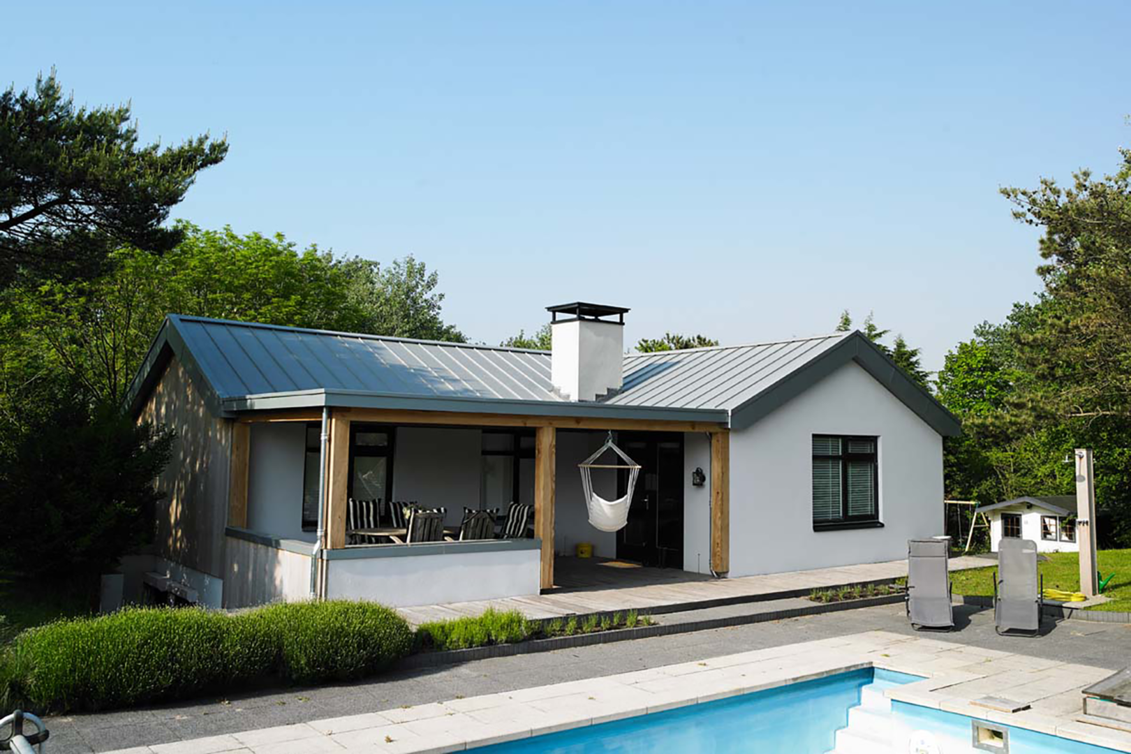 Vakantiewoning, Ouddorp, Nederland - RHEINZINK prePATINA ECO ZINC blue- grey huis met zinken dak