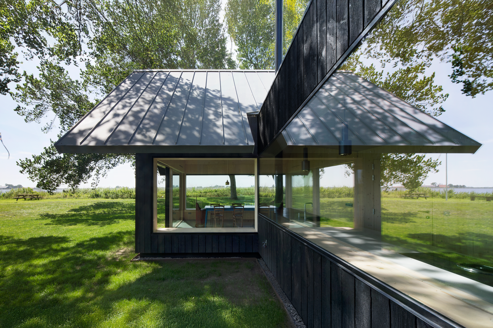 Woning, Oudega, Nederland - RHEINZINK prePATINA ECO ZINC blue-grey detail Woning met zinken dak